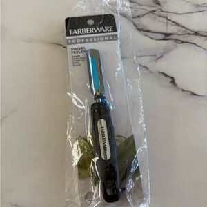 Farberware Black and Silver Swivel Peeler